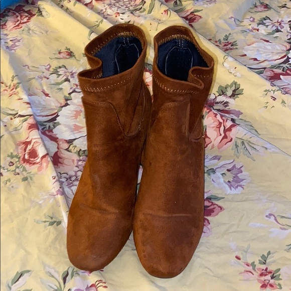 Rust colored booties - Picture 7 of 8